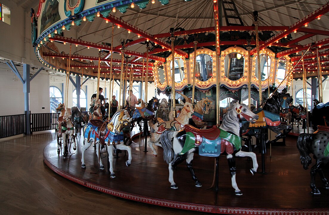 Carrousel, hippodrome de Santa Monica Looff Carrousel construit en 1922 et installé dans l'hippodrome en 1947