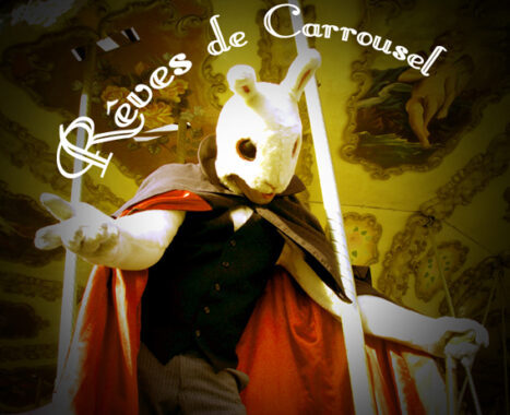 Lapinu devant un carrousel doré